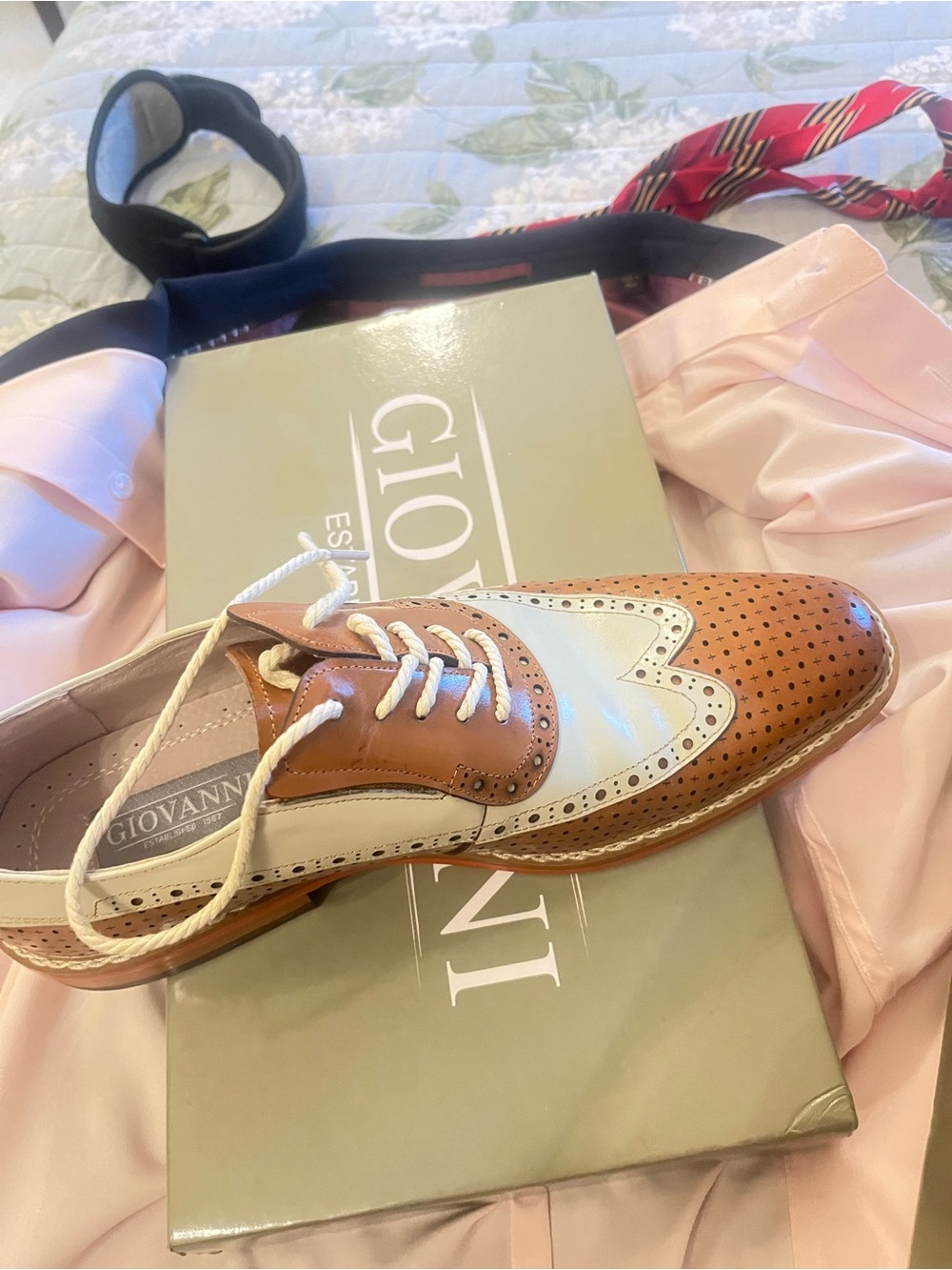 NEW GIOVANNI Tan & White Men's Wingtip Brogue Oxford size 9 hand land in Italy